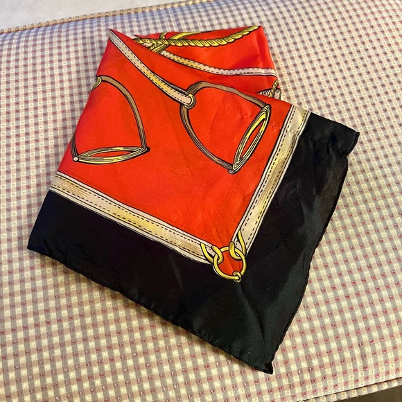 70s-80s Vintage ♦️ Designer-Inspired Scarf - Picture 2 of 3